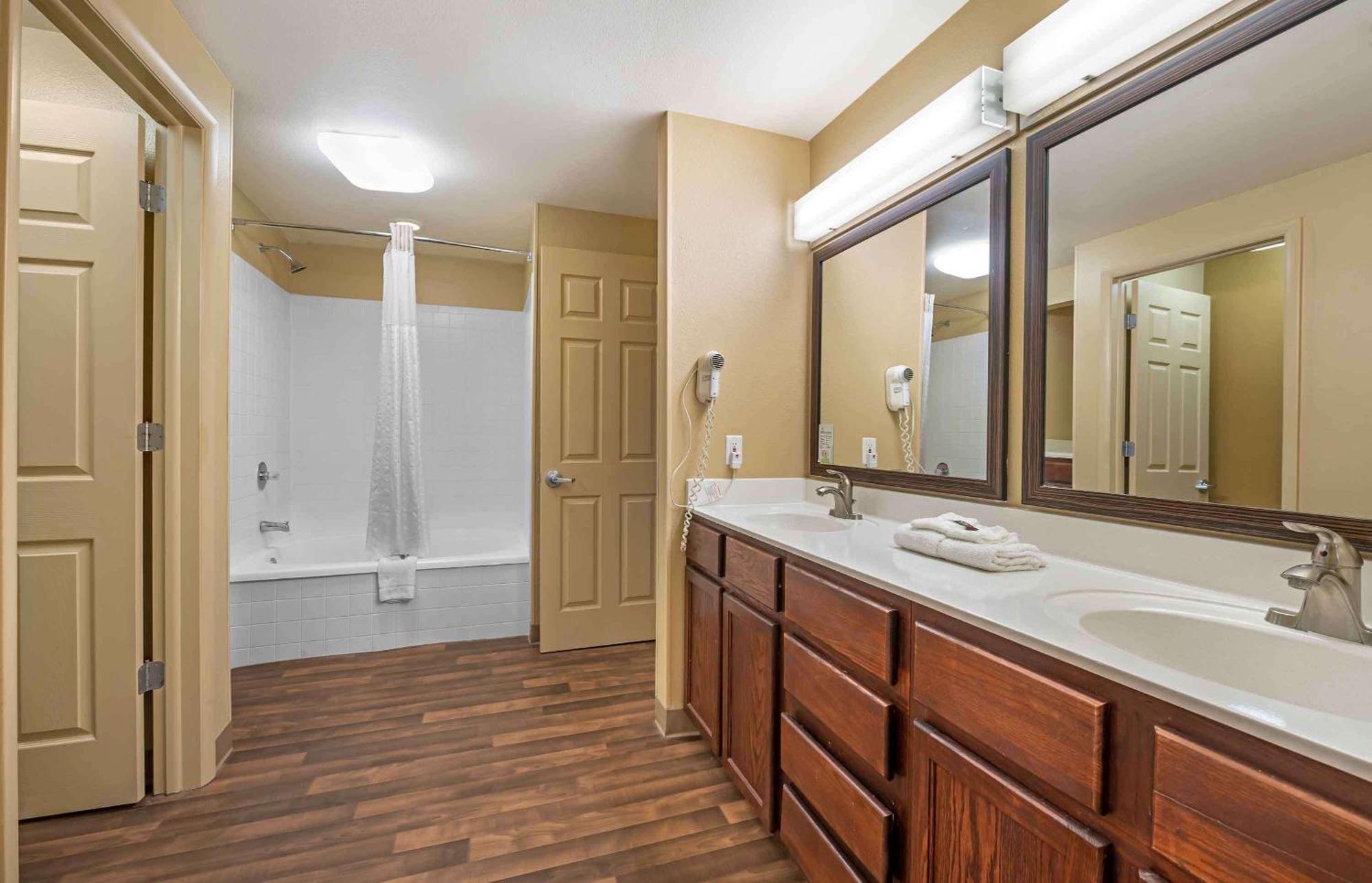 Extended America - - Northwest - I-465 Hotel Indianapolis